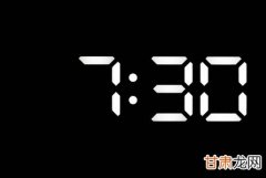 愚蠢的怪胎技巧：在系统时钟中显示您的名字